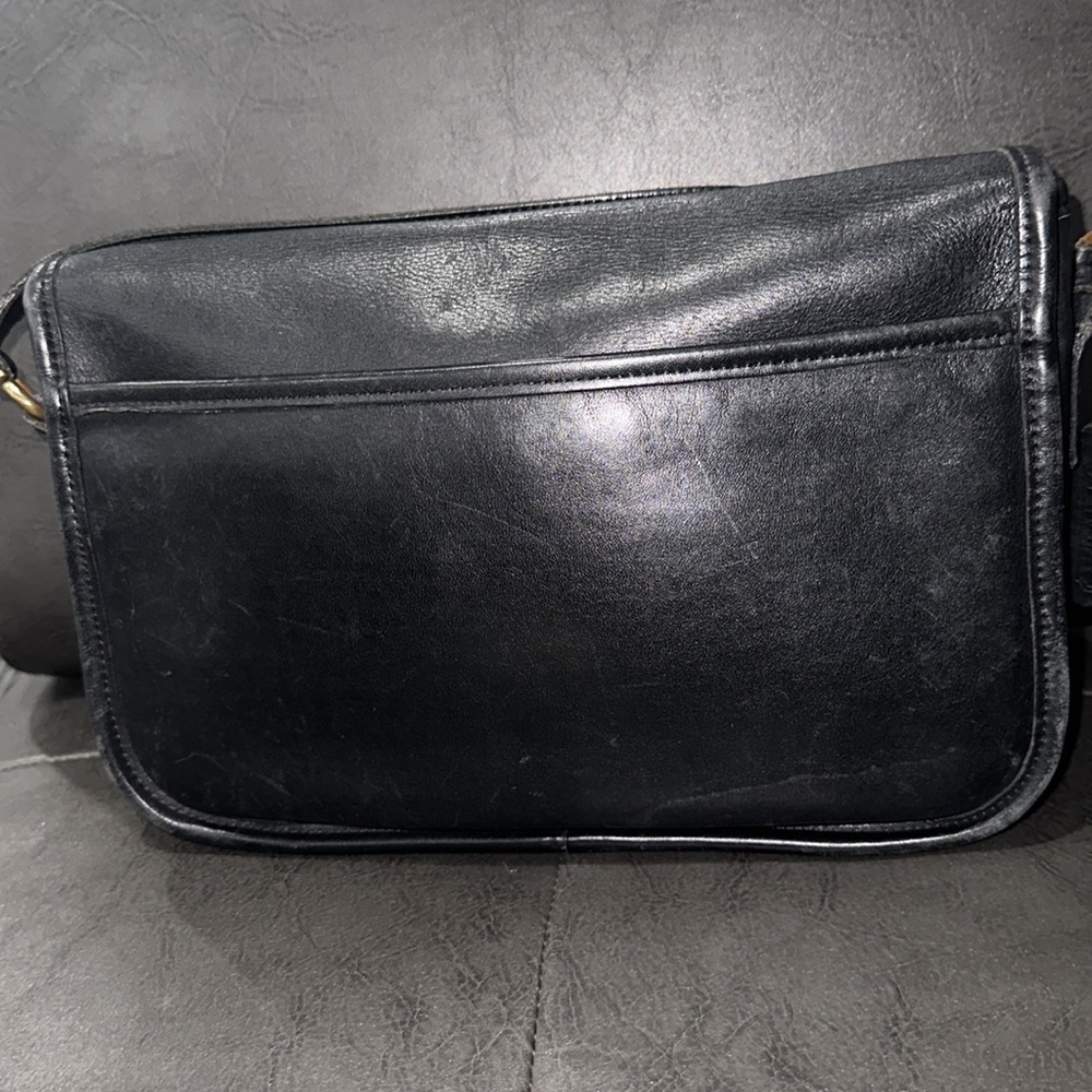 Coach Black Leather Shoulder Bag with Gold Turnlock - Picture 2 of 12